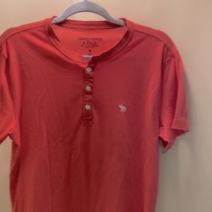 LEAVING CLOSET! Abercrombie & Fitch -MUSCLE-short sleeve 3 button shirt. MED.